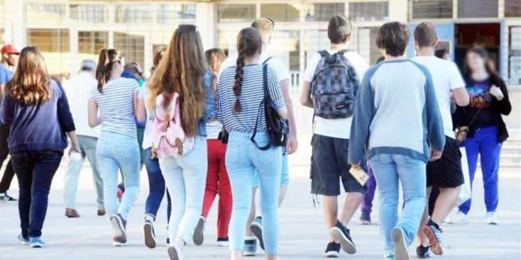 Σχολεία: Τέλος η αργία για τη γιορτή των Τριών Ιεραρχών