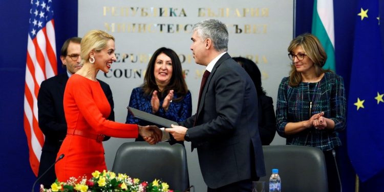 Πλωτός σταθμός Αλεξανδρούπολης: Έκλεισε ως 5ος μέτοχος η Romgaz-Ως την Παρασκευή οι υπογραφές