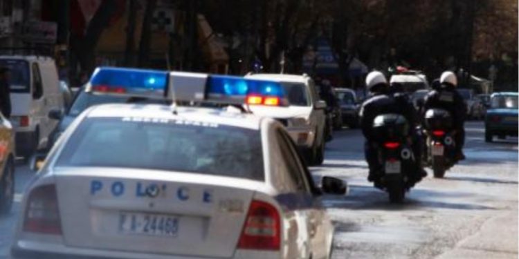 Διακινητής μεταναστών προσέκρουσε στα  κιγκλιδώματα της γέφυρας Κιμμερίων  μετά από αστυνομική καταδίωξη   