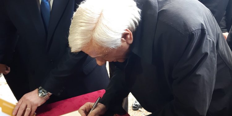 ΕΠΙΤΙΜΟΣ ΔΗΜΟΤΗΣ ΚΑΙ ΔΙΑΧΡΟΝΙΚΟΣ ΑΡΩΓΟΣ ΤΟΥ ΔΗΜΟΥ ΜΑΡΩΝΕΙΑΣ – ΣΑΠΩΝ  Ο ΠΡΟΕΔΡΟΣ ΤΗΣ ΕΛΛΗΝΙΚΗΣ ΔΗΜΟΚΡΑΤΙΑΣ