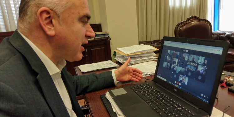 Τηλεδιάσκεψη του Περιφερειάρχη ΑΜΘ  με φορείς της Ξάνθης για τα μέτρα προστασίας  κατά του κορωνοϊού στον Εχίνο