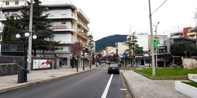ΕΡΗΜΩΝΟΥΝ ΤΑ ΠΑΝΤΑ!  Κλείνει και η αγορά αύριο,  δεν κινείται τίποτα πλέον!