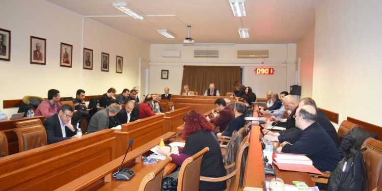 Για την…Πρωταπριλιά όρισε τελικά ο Γιάννης  Μπούτος δημοτικό συμβούλιο με θέμα τη ΔΕΥΑΞ!