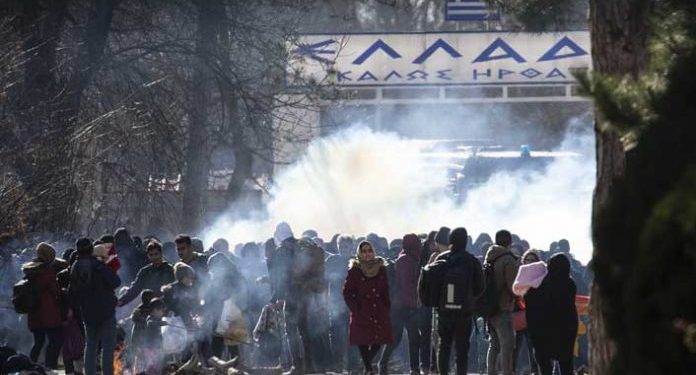 Ελληνοτουρκικά – Απόρρητες αναφορές της ΕΥΠ: «Γέμισαν» κορονοϊό μετανάστες και τουρκικά στράτευμα στον Έβρο