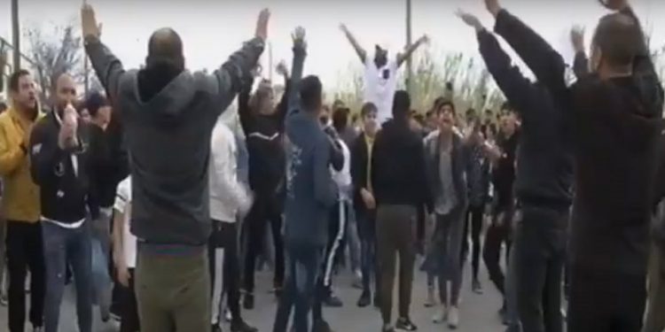Κορωνοϊός – Δροσερό Ξάνθης: Ξέφρενοι πανηγυρισμοί στους δρόμους για τα αρνητικά τεστ
