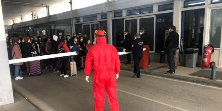 Αναχώρησε από τα ξενοδοχεία η μεγάλη πλειοψηφία των πολιτών που επέστρεψαν από την Τουρκία –  Ένας βρέθηκε θετικός  στον κορωνοϊό, εννέα θα επανεξεταστούν