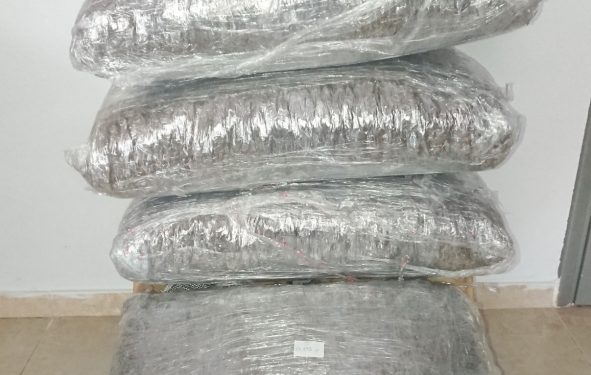 Βούτηξε στον Έβρο για να μην τον πιάσουν με 53 κ. κάνναβη