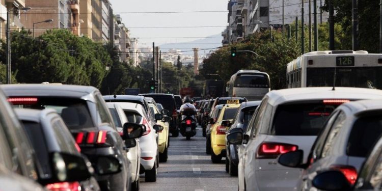 Απείθαρχος ο Έλληνας οδηγός – Η κούραση και  το αλκοόλ δεν τον εμποδίζουν να «πάρει» το τιμόνι