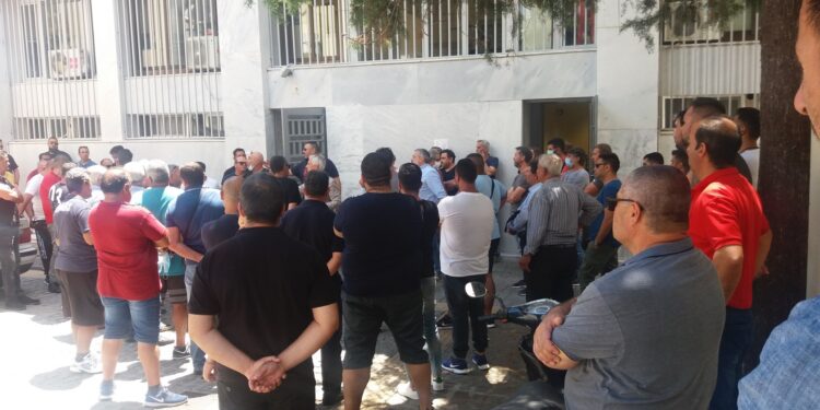Αποφασισμένοι οι μικροπωλητές να λειτουργήσουν το παζάρι το Σάββατο ακόμη κι αν συνεχιστούν οι απαγορεύσεις!
