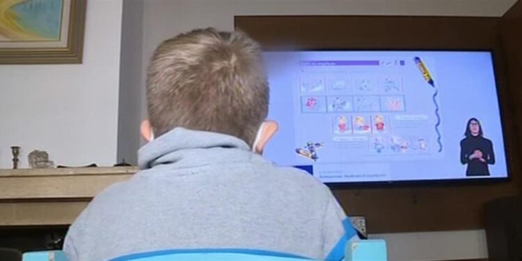 «Σε παρακαλώ κόψε το ρεύμα σε μία ώρα, τώρα κάνει μάθημα το παιδί μου» – Η συγκινητική ιστορία από την Κομοτηνή