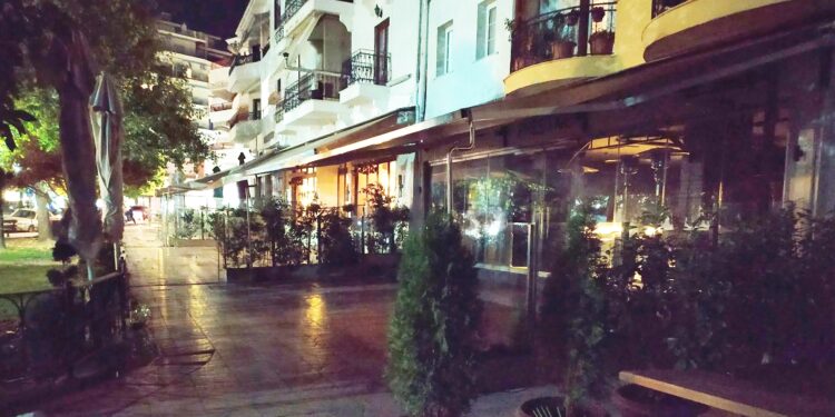 ΣΦΗΝΑΚΙA ΚΑΙ ΛΑΒΡΑΚΙΑ – Άδεια και σκοτεινή και η γνωστή «παραλία» της Ξάνθης μετά το locκ down