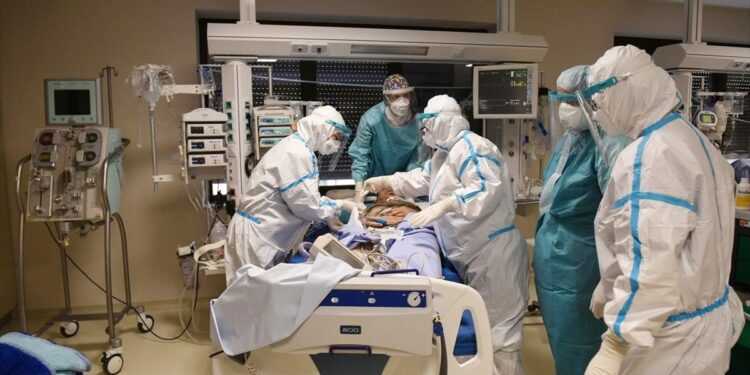 Μπουρχάν Μπαράν: Μηδαμινή ενημέρωση συγγενών για τους ασθενείς που νοσηλεύονται λόγω κορωνοϊού