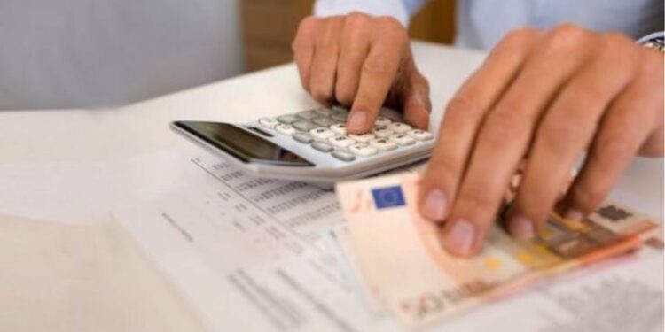 e-EFKA: Ποιοι ελεύθεροι επαγγελματίες αναμένουν από αύριο επιστροφές