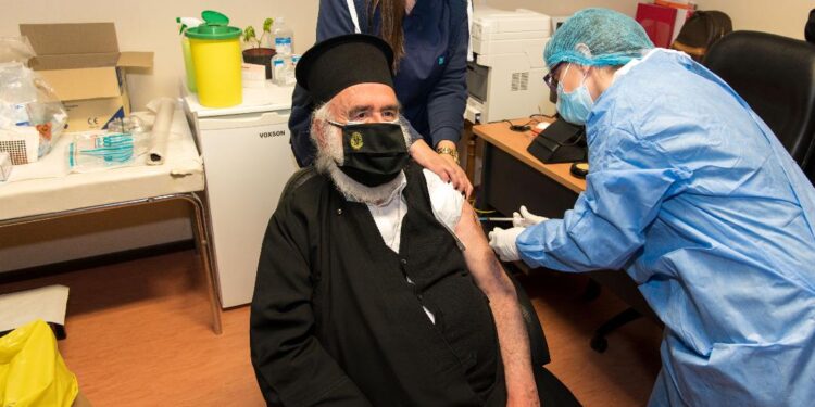 Έγιναν οι εμβολιασμοί στη  Μονάδα Φροντίδας  Ηλικιωμένων της Μητρόπολης Ξάνθης –  Εμβολιάστηκαν Μητροπολίτης, Πουσπουρίκας, Σωκράτης, προσωπικό, τρόφιμοι