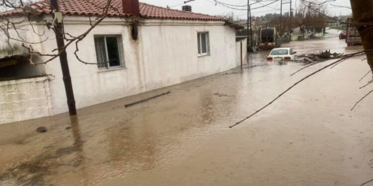 Ροδόπη: Άνθρωποι εγκατέλειψαν τις οικίες τους – Χάθηκαν περιουσίες στις πλημμύρες