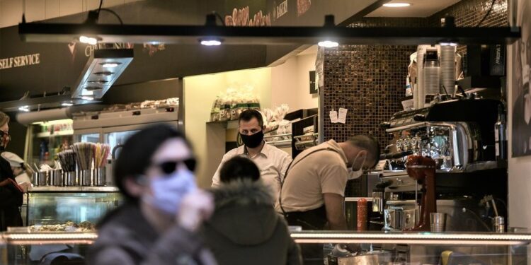 Take away: Πρόστιμο για παραμονή  εντός ή εκτός της επιχείρησης!