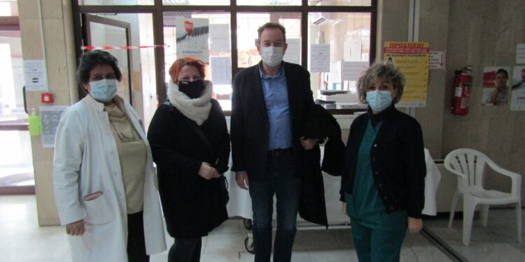 Επίσκεψη βουλευτή Ροδόπης ΣΥΡΙΖΑ Δημήτρη Χαρίτου στα Εμβολιαστικά Κέντρα Κομοτηνής και Σαπών