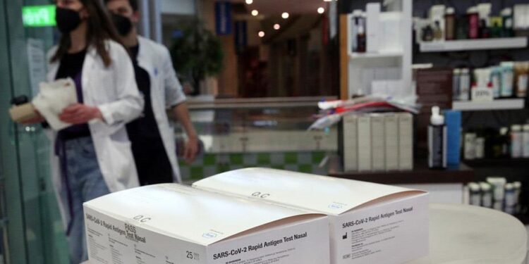 ΠΦΣ: Μόνο εργάσιμες ημέρες και ώρες η διάθεση δωρεάν self-test