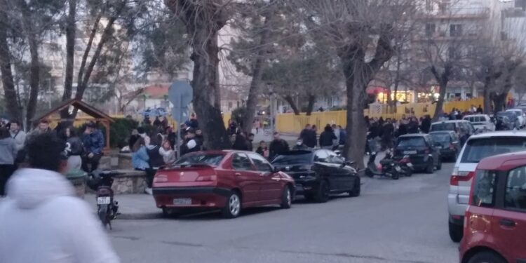 ΤΑ ΚΡΟΥΣΜΑΤΑ ΑΥΞΑΝΟΝΤΑΙ!  Ενώ «βουλιάζουν» τα πάρκα και οι πλατείες!