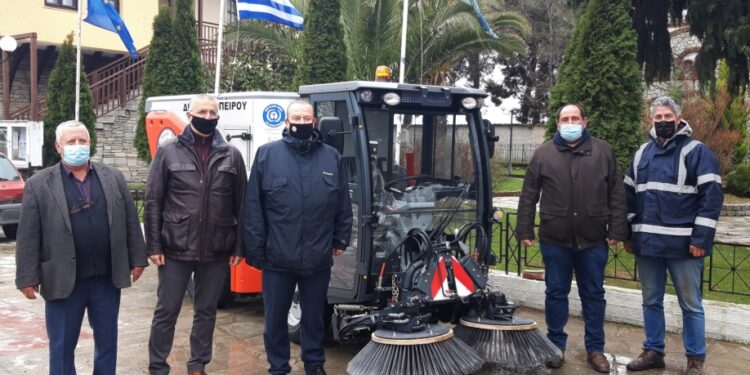Σύγχρονο αναρροφητικό σάρωθρο απέκτησε ο Δήμος Τοπείρου
