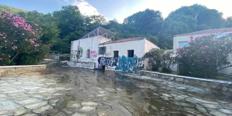 Εικόνες ντροπής από τα κάμπινγκ της Σαμοθράκης και τα Ιαματικά