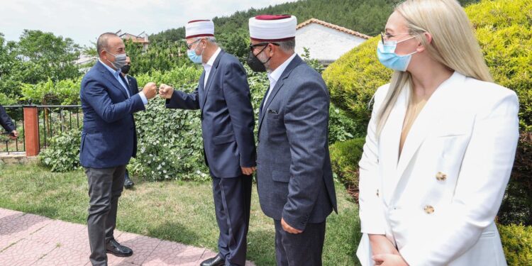 Το ΑΚΚΕΛ βγάζει το καπέλο στους Πομάκους που έστειλαν στον αγύριστο τον Τσαβούσογλου