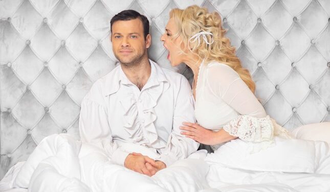 ΤΟ ΝΥΦΙΚΟ ΚΡΕΒΑΤΙ την Δευτέρα 19 Ιουλίου στο Θερινό Δημοτικό Αμφιθέατρο Ξάνθης