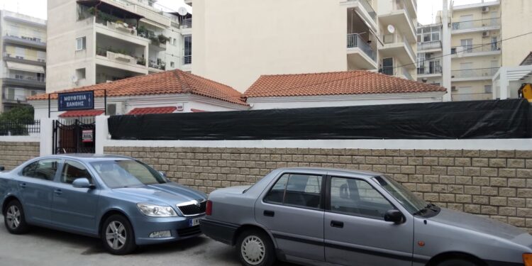 ΑΝΑΚΑΙΝΙΖΕΤΑΙ Η ΜΟΥΦΤΕΙΑ ΞΑΝΘΗΣ!  Τα μηχανήματα δουλεύουν ακατάπαυστα ανακαινίζοντας  τους εσωτερικούς αλλά και εξωτερικούς χώρους!
