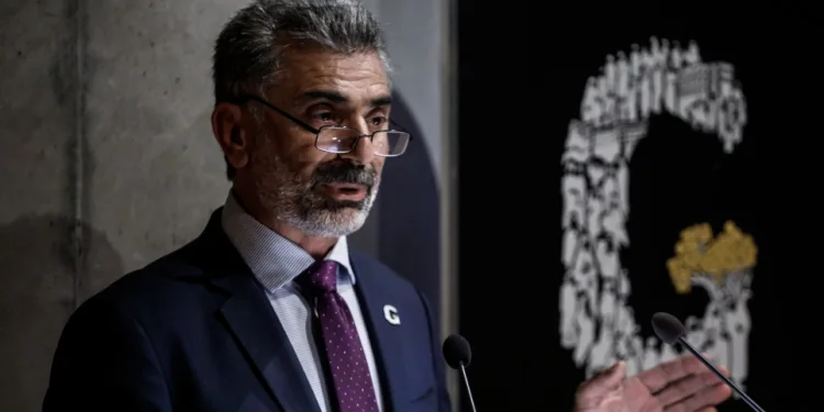 Πρόεδρος Ποντίων: Απελάθηκε στην Αθήνα μετά από έξι ώρες κράτησης στην Τουρκία