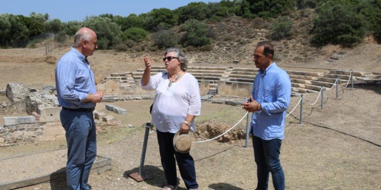 Η Περιφέρεια ΑΜΘ διαθέτει πόρους για την προστασία και την αναβάθμιση των υποδομών του αρχαίου θεάτρου της Μαρώνειας
