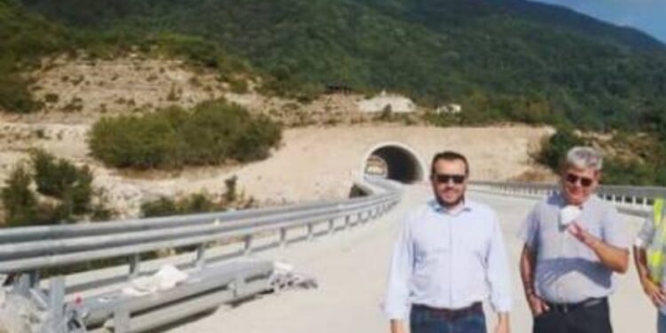 ΓΙΑΤΙ ΚΑΘΥΣΤΕΡΕΙ κ.ΚΑΡΑΜΑΝΛΗ;  Σε ποια φάση υλοποίησης βρίσκεται το  έργο της Δημοτικής Οδοποιίας Κενταύρου;