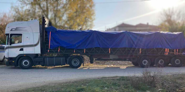 Έβρος: Έκρυψε  8 παράνομους μετανάστες σε ειδικά διαμορφωμένη κρύπτη στην καρότσα Ι.Χ.Φ. αυτοκινήτου