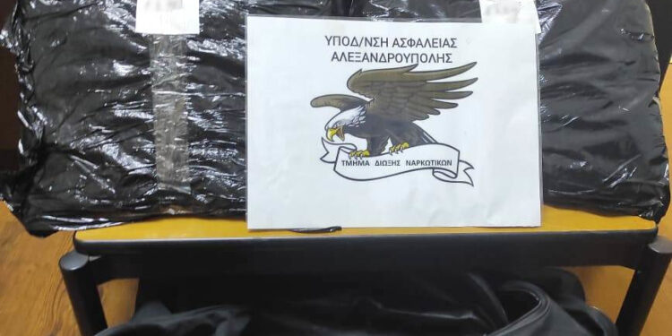 Έβρος: Πιάστηκε μέλος σπείρας να μεταφέρει  με ΙΧ πάνω από 23 κιλά κάνναβης