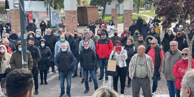 Απόλυτα πετυχημένη η 24ωρη απεργία των  καφέ και της σίτισης στη πόλη της Ξάνθης!