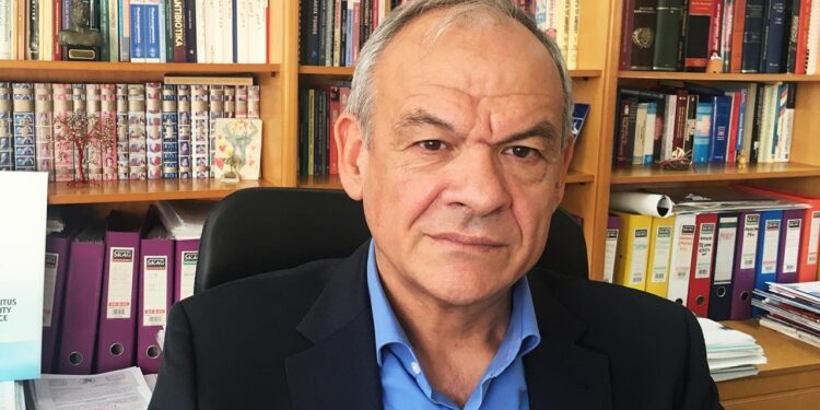Lockdown για ανεμβολίαστους προτείνει ο καθηγητής  Φαρμακολογίας του ΔΠΘ Ευάγγελος Μανωλόπουλος