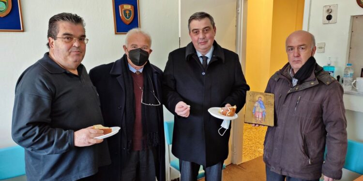 Ο ΣΥΝΔΕΣΜΟΣ ΕΦΕΔΡΩΝ ΑΞΙΩΜΑΤΙΚΩΝ Ν. ΞΑΝΘΗΣ ΕΚΟΨΕ ΤΗ ΒΑΣΙΛΟΠΙΤΑ ΤΟΥ -ΤΟ ΦΛΟΥΡΙ ΚΕΡΔΙΣΕ Ο ΑΝΤΙΠΕΡΙΦΕΡΕΙΑΡΧΗΣ ΞΑΝΘΗΣ ΚΩΣΤΑΣ ΚΟΥΡΤΙΔΗΣ