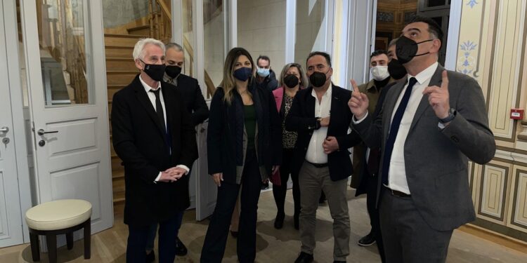 Στο Χατζιδάκειο Σάββατο βράδυ, η Υφυπουργός Τουρισμού Σοφία Ζαχαράκη μαζί με Φανουράκη
