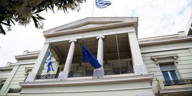 ΥΠΕΞ σε Τσαβούσογλου: Η Συνθήκη της Λωζάνης δεν προβλέπει εκλογή μουφτήδων!