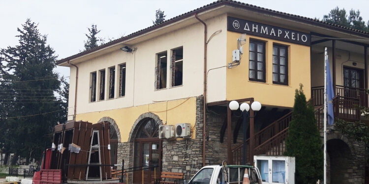  Αντικατάσταση κουφωμάτων και ενεργειακή αναβάθμιση στο Δημαρχείου Τοπείρου