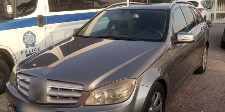 Συνελήφθη αλλοδαπός διακινητής στη Μαρώνεια Ροδόπης, προωθούσε 8 λαθρομεταναστάτες στα εσωτερικά της χώρας.