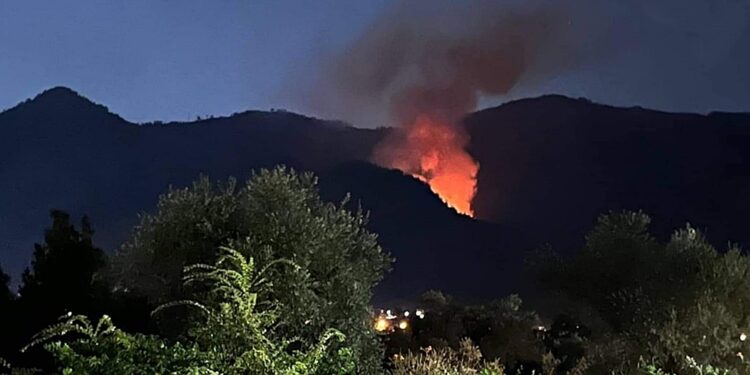 Ένας 65χρονος προσήχθη στις Αρχές της Θάσου, ως ύποπτος για τη μεγάλη φωτιά!