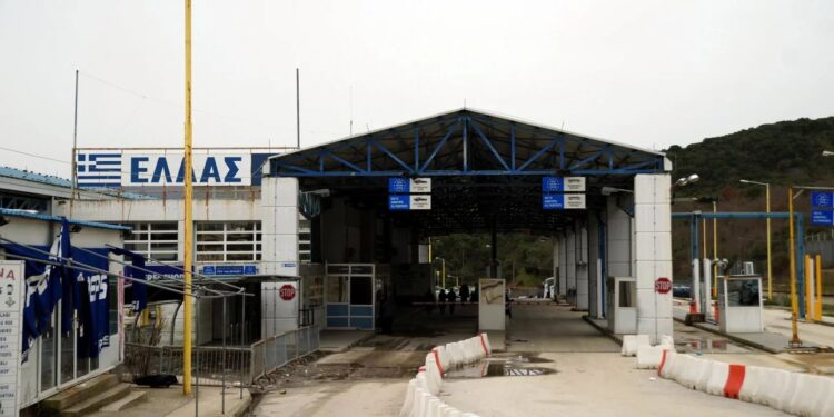 ΑΑΔΕ: Τελωνειακοί εντόπισαν οπλισμό και σφαίρες σε αυτοκίνητο αλλοδαπών Κουρδικής καταγωγής στο Τελωνείο Έβρου