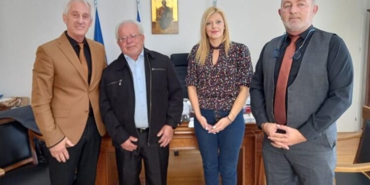 ΑΠΟΥΣΑ Η ΠΡΟΕΔΡΟΣ ΕΛΕΝΗ ΧΑΤΖΗΓΕΩΡΓΙΟΥ Παρουσία της Σοφίας Ψωμά η συνάντηση του  Τσέπελη με τον αντιδήμαρχο Ιδαλίου Κύπρου
