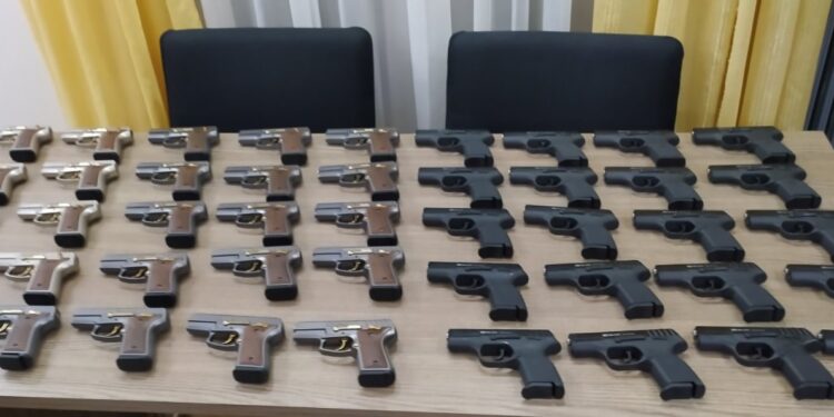 Τουρκοκύπριοι επιχείρησαν να περάσουν  «οπλοστάσιο» μέσω Έβρου – Κατασχέθηκαν 45 πιστόλια