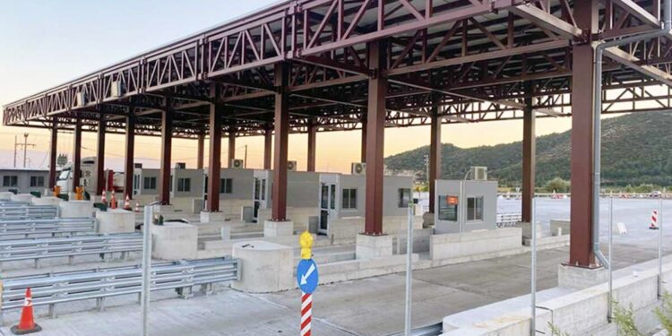 ΕΛΕΥΘΕΡΗ ΔΙΕΛΕΥΣΗ στρατιωτικού προσωπικού από διόδια Ν. Καρβάλης