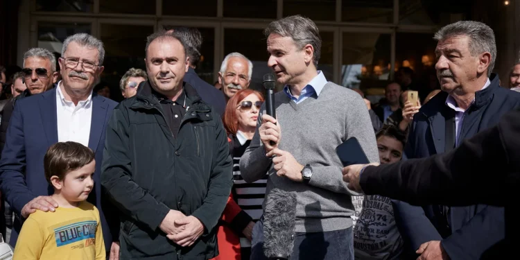 Μητσοτάκης από Γρεβενά: Θα πάμε μπροστά ή θα γυρίσουμε πίσω σε υπερφορολόγηση της μεσαίας τάξης;