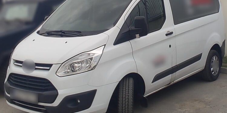 Έβρος: Μετέφερε με φορτηγάκι πέντε παράνομους μετανάστες