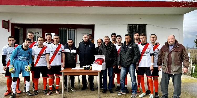 Με απινιδωτές εξοπλίστηκαν τα γήπεδα του Δήμου Τοπείρου