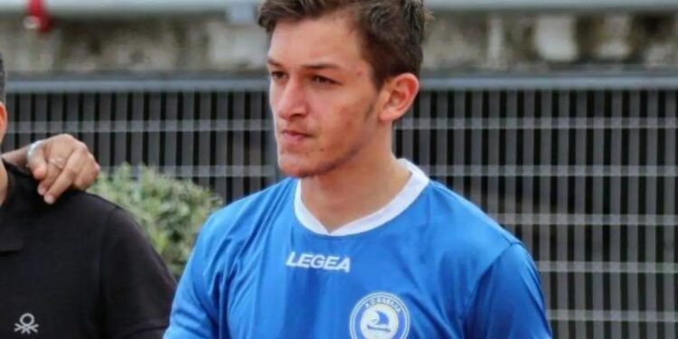 Τέμπη: Ράγισαν καρδιές στην κηδεία του 22χρονου Καβαλιώτη ποδοσφαιριστή Ιορδάνη Αδαμάκη