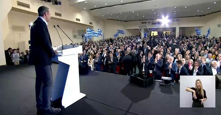 ΚΥΡΙΑΚΟΣ ΜΗΤΣΟΤΑΚΗΣ: Κατάμεστο μέσα έξω το δημοτικό αμφιθέατρο, παρών και ο Αλέξανδρος Κοντός στην ομιλία του!